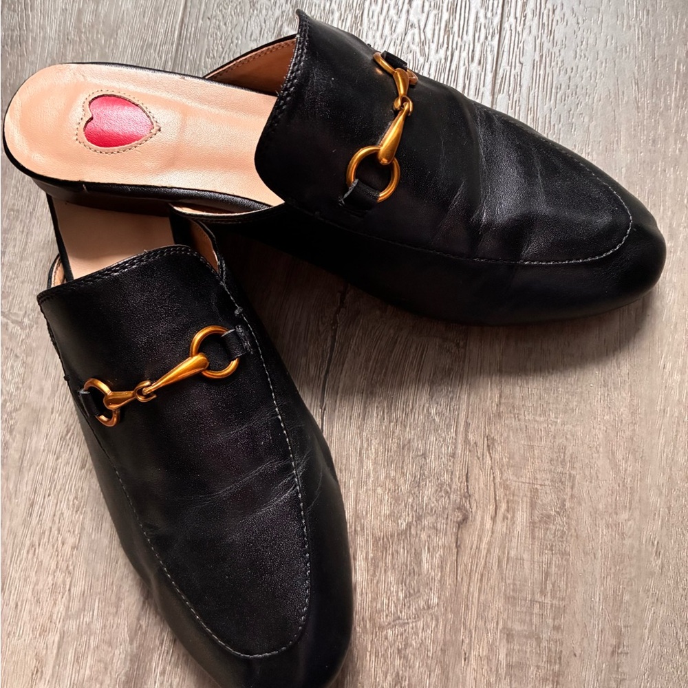 ARQA Black Leather Mules with Gold Detail Women’s Sz 38 (7.5 US) Great condition
